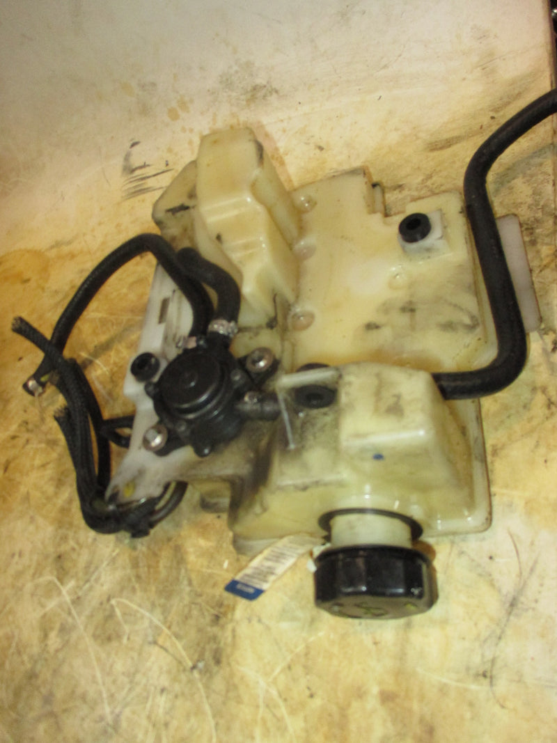 Evinrude Etec 25hp 2 stroke outboard oil tank and pump (5008994)