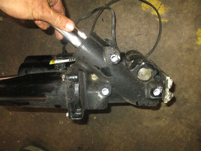 Mercury 135hp Optimax outboard 2 stroke Tilt trim unit