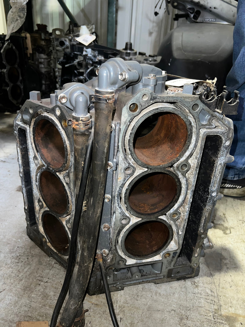2004 Suzuki DF200Z outboard 4-stroke crankcase block