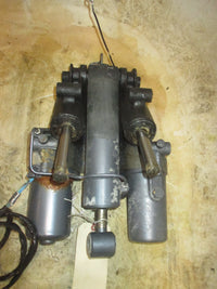 Load image into Gallery viewer, Yamaha 250hp 4 stroke outboard Tilt Trim Unit
