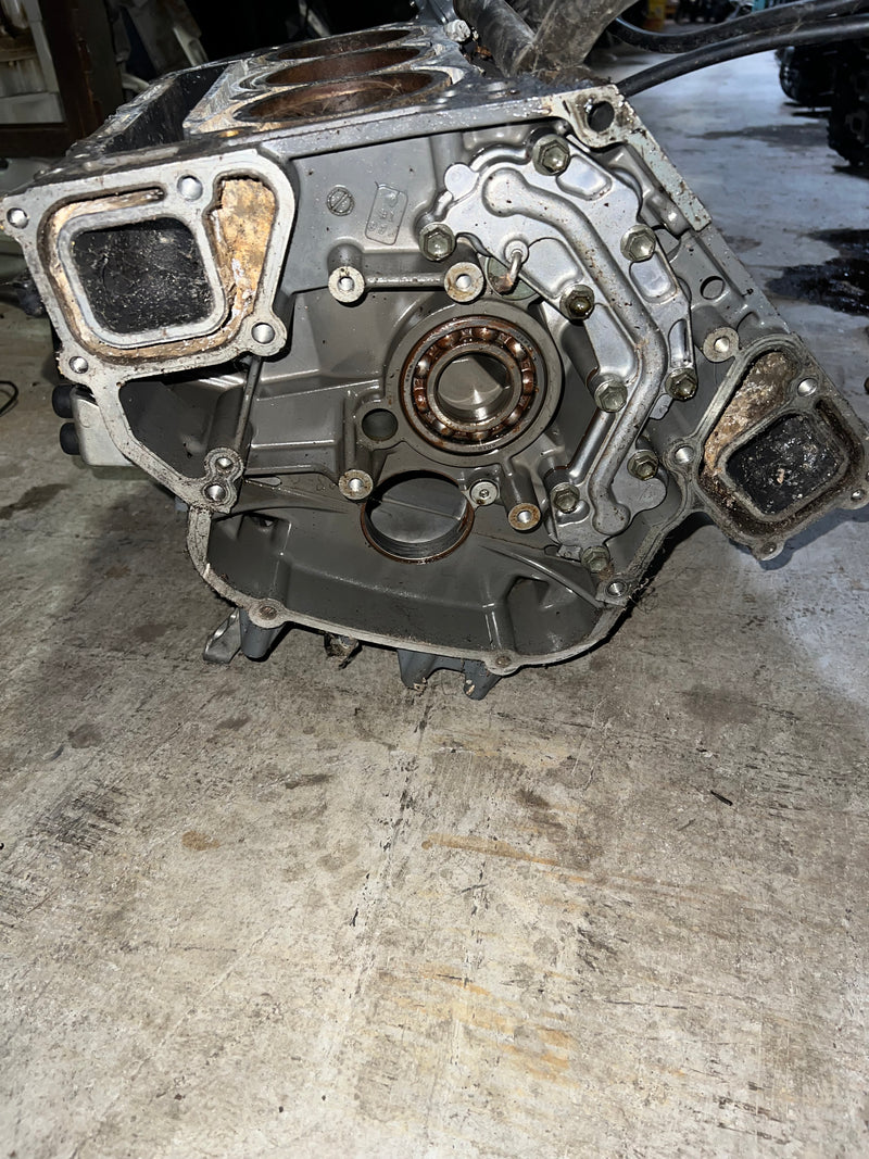 2004 Suzuki DF200Z outboard 4-stroke crankcase block