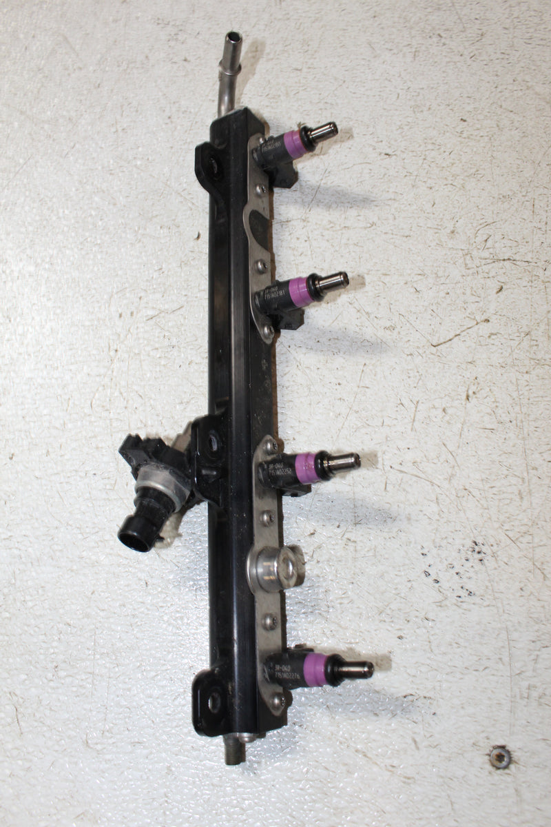 Mercury Verado 150hp 4 Stroke Outboard Fuel Rail and Injector Set (892811T01)