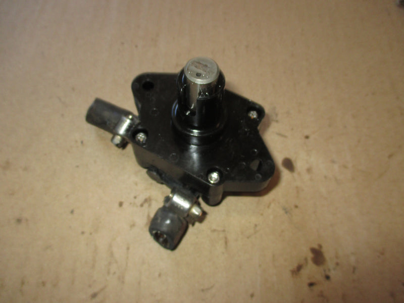Suzuki DF90 outboard fuel pump (15100-90J10)