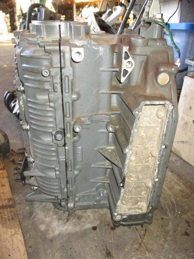Suzuki DF90 outboard crankcase block