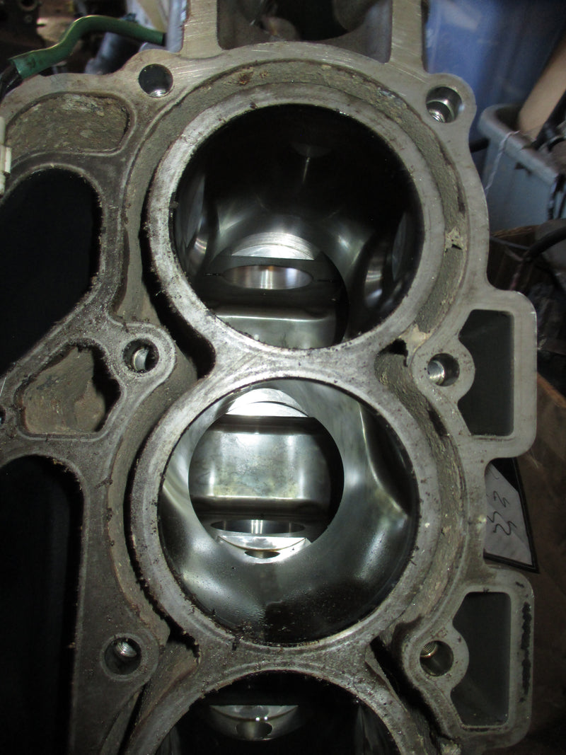 Suzuki DF90 outboard crankcase block