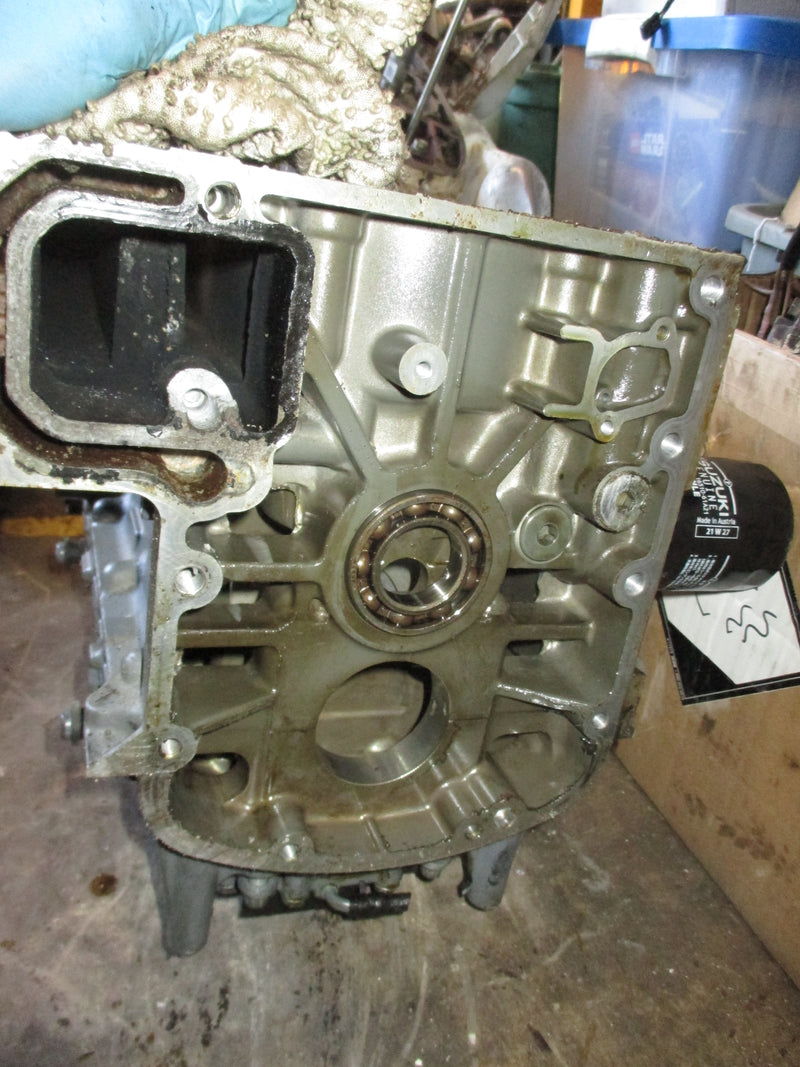 Suzuki DF90 outboard crankcase block