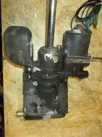 Load image into Gallery viewer, Evinrude Ficht 135hp 2 Stroke outboard Tilt Trim Unit
