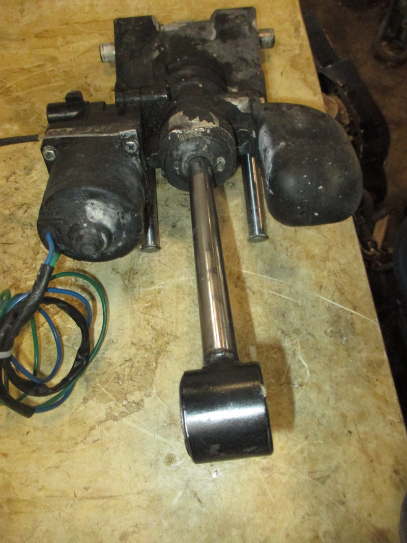 Evinrude Ficht 135hp 2 Stroke outboard Tilt Trim Unit