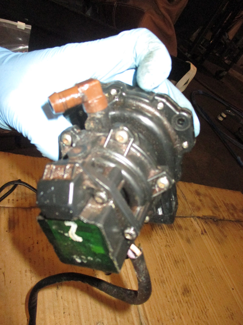 Johnson 115hp 2 stroke outboard 4 wire VRO fuel pump