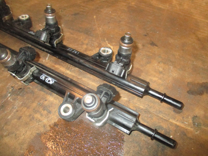 Yamaha 250hp 4.2L 4 stroke outboard fuel rail and injector set (6AW-13761-00-00)