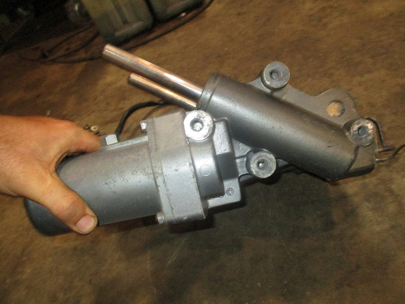 Yamaha 225hp 2 stroke OX66 outboard tilt trim unit