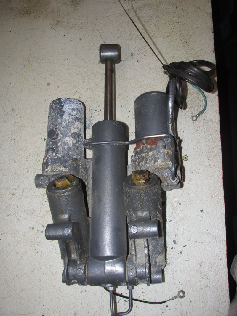 Yamaha 250hp 4 Stroke Outboard Tilt Trim Unit (69J-43800-01-8D)