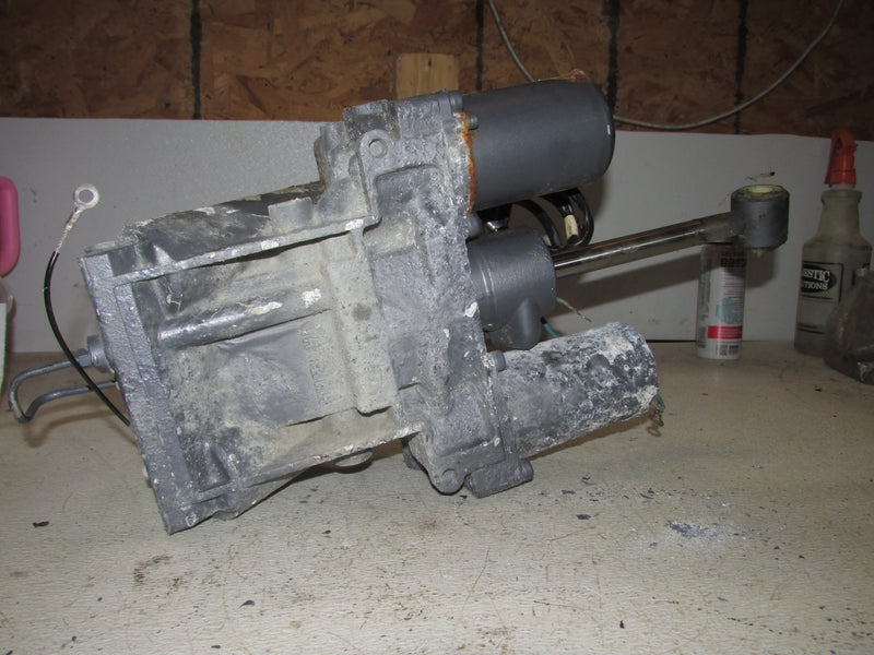 Yamaha 250hp 4 Stroke Outboard Tilt Trim Unit (69J-43800-01-8D)