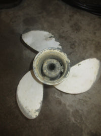 Load image into Gallery viewer, Yamaha 6hp 2 stroke outboard aluminum prop 8 1/2 x 6 1/2
