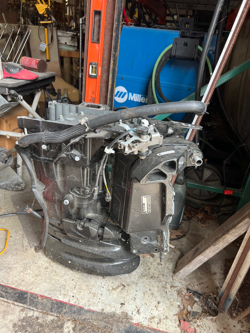 Suzuki DF90A 90hp outboard 25" shaft midsection