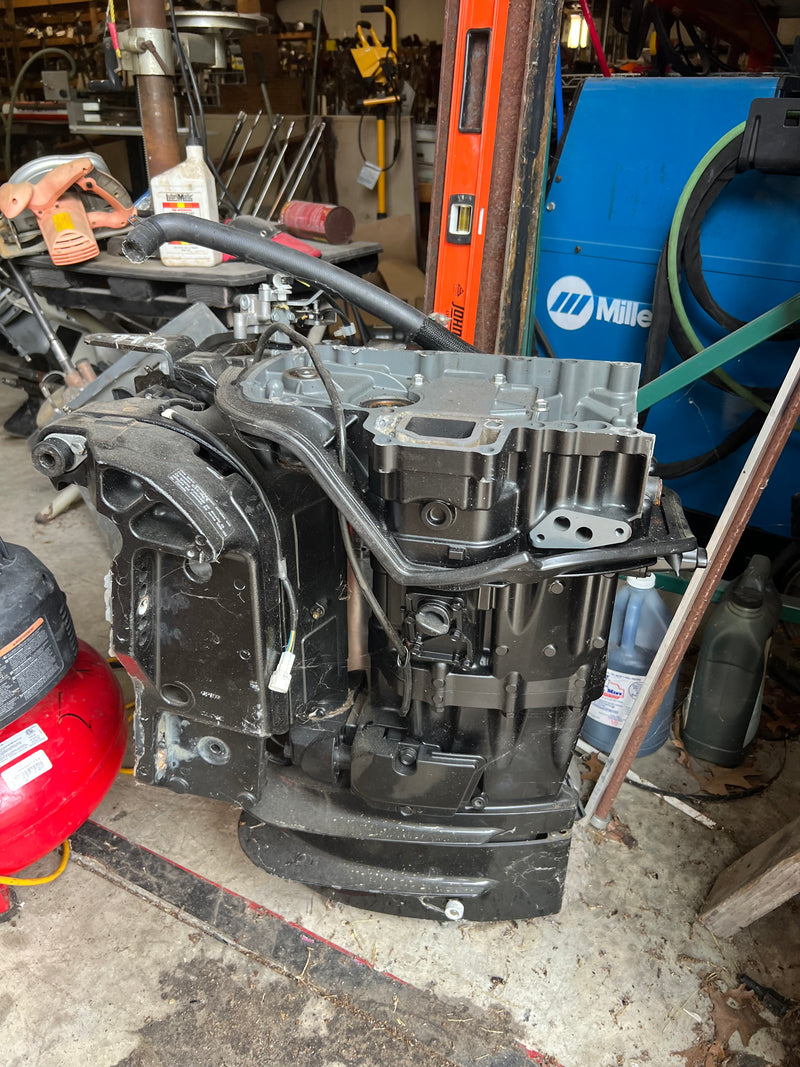 Suzuki DF90A 90hp outboard 25" shaft midsection