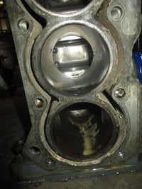 Load image into Gallery viewer, Johnson Suzuki 60hp 4 stroke outboard Crankcase Block
