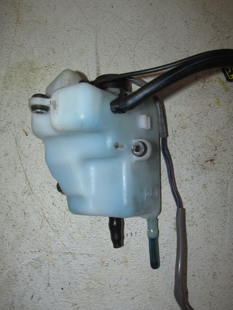 Yamaha 200hp V6 2 Stroke Outboard Oil Tank and Sensor (6e5-21708-06-00)
