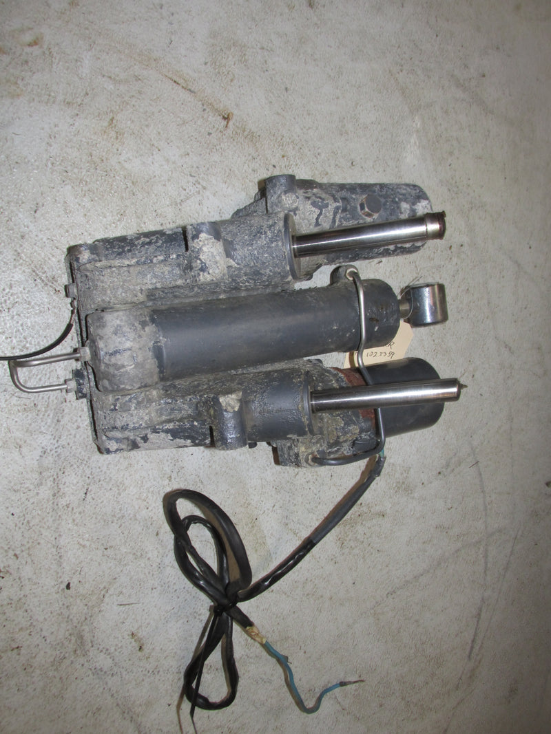 Yamaha 250hp 3.3L 4 Stroke Outboard Tilt Trim Unit