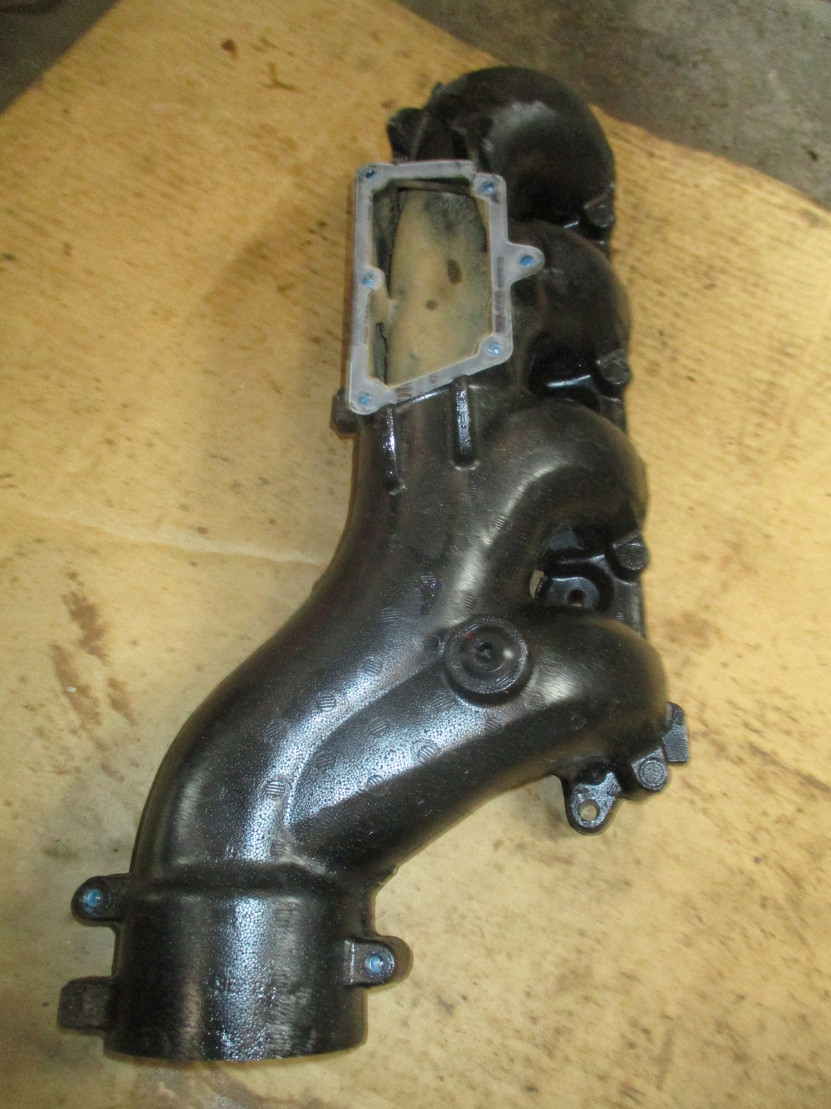 Mercury 115hp 4 stroke outboard exhaust manifold 8M0063816