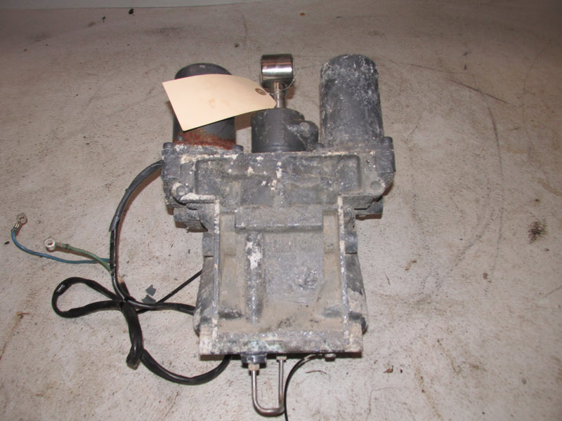 Yamaha 250hp 3.3L 4 Stroke Outboard Tilt Trim Unit