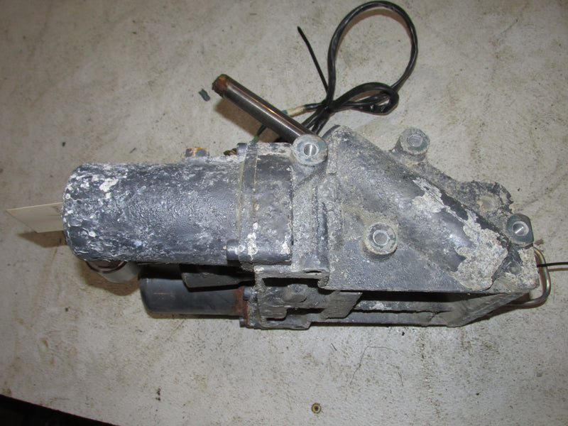Yamaha 250hp 3.3L 4 Stroke Outboard Tilt Trim Unit