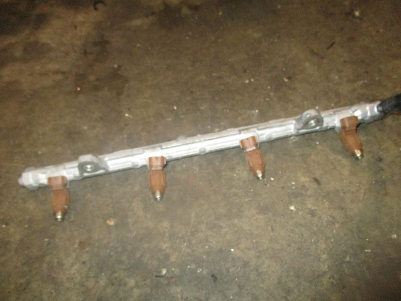 Suzuki DF175 outboard fuel rail and injector set (15751-96J00)