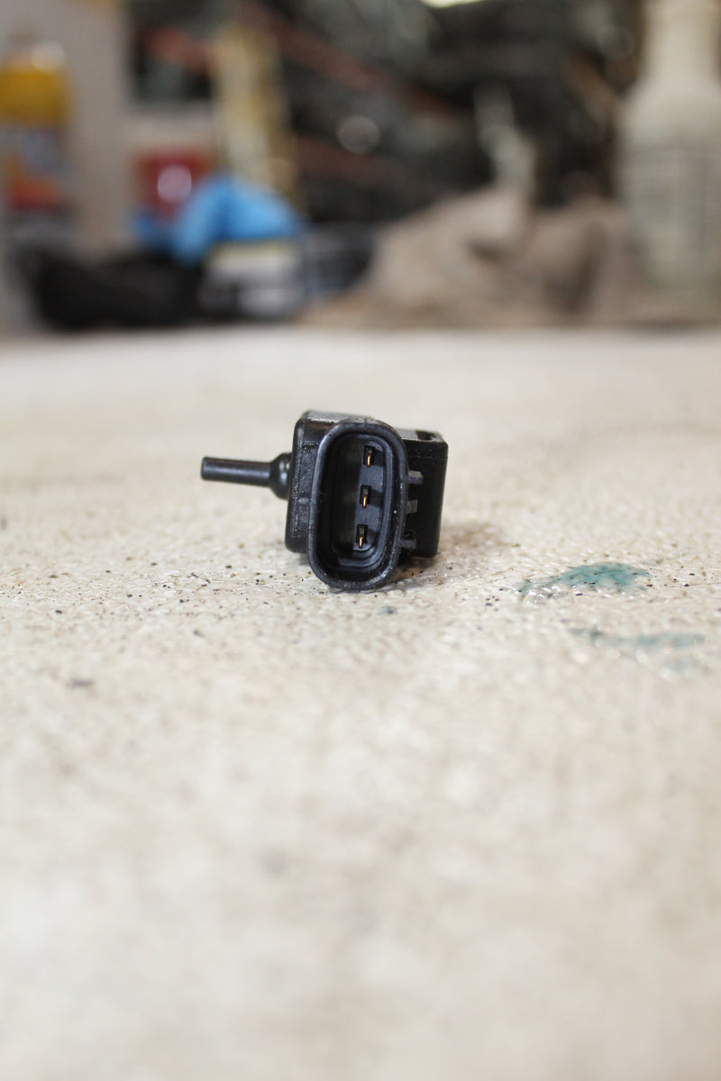 Suzuki DT140 140hp Outboard Map Sensor (18590-94600)