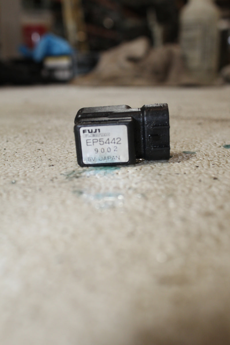 Suzuki DT140 140hp Outboard Map Sensor (18590-94600)