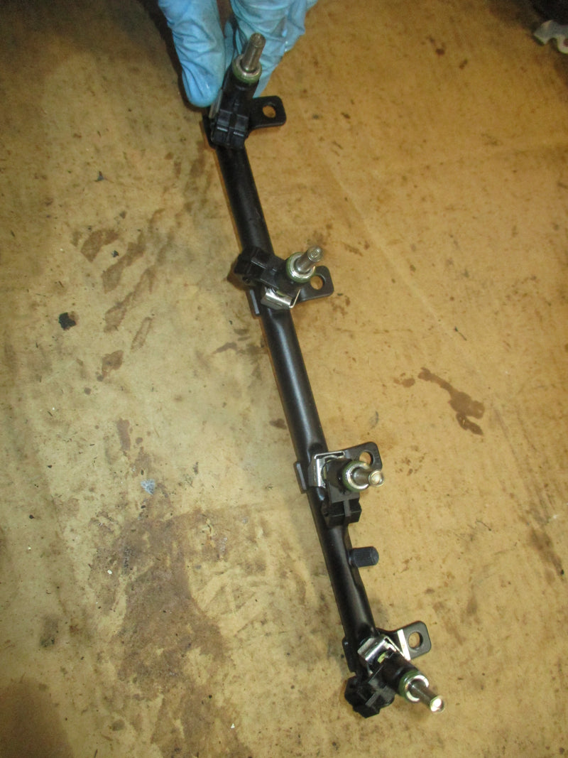 Mercury 115hp 4 stroke outboard fuel rail and injector set 8M0080425