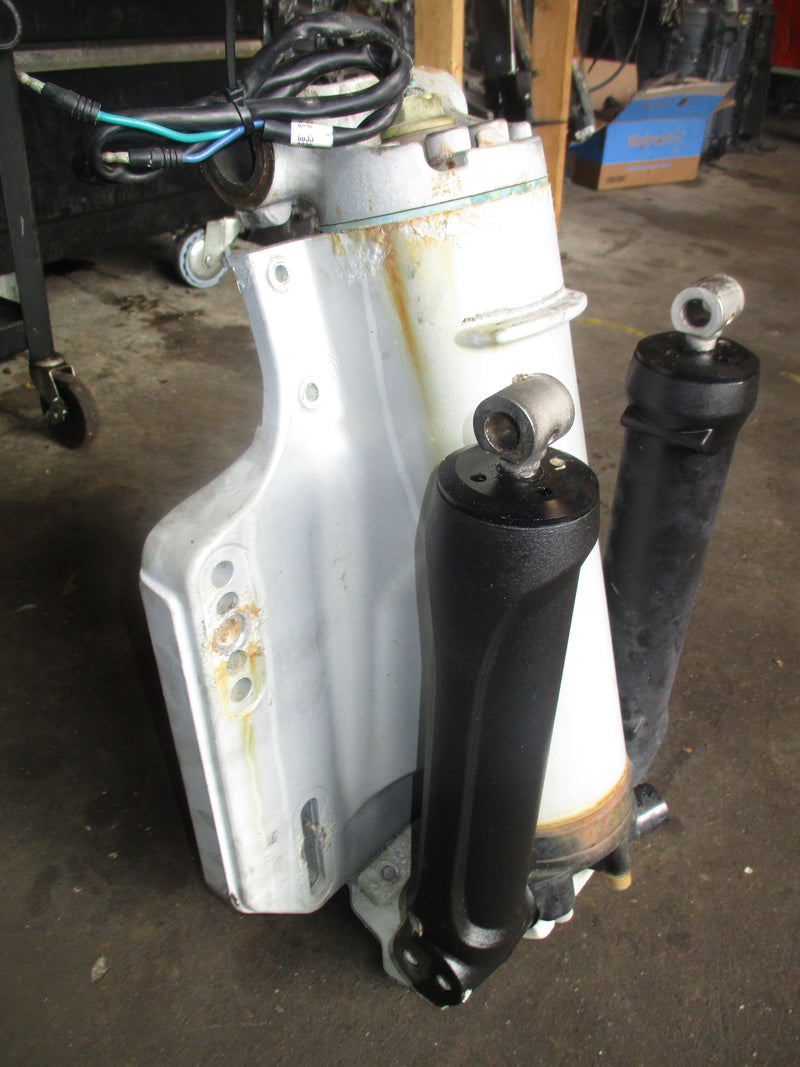 Mercury 275hp Verado 4 stroke outboard tilt trim unit