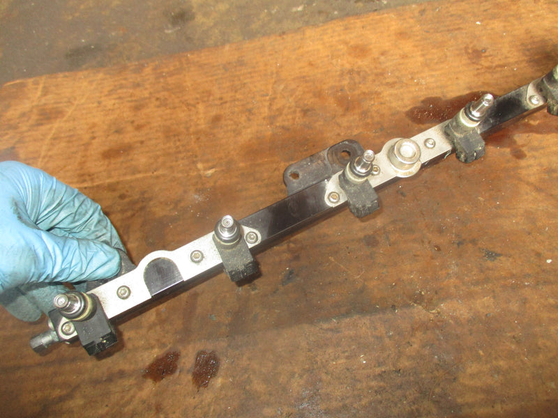Mercury 275hp Verado 4 stroke outboard fuel rail and injector set (892811)