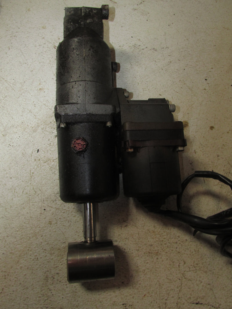Suzuki DF70 70hp Outboard Tilt Trim Unit