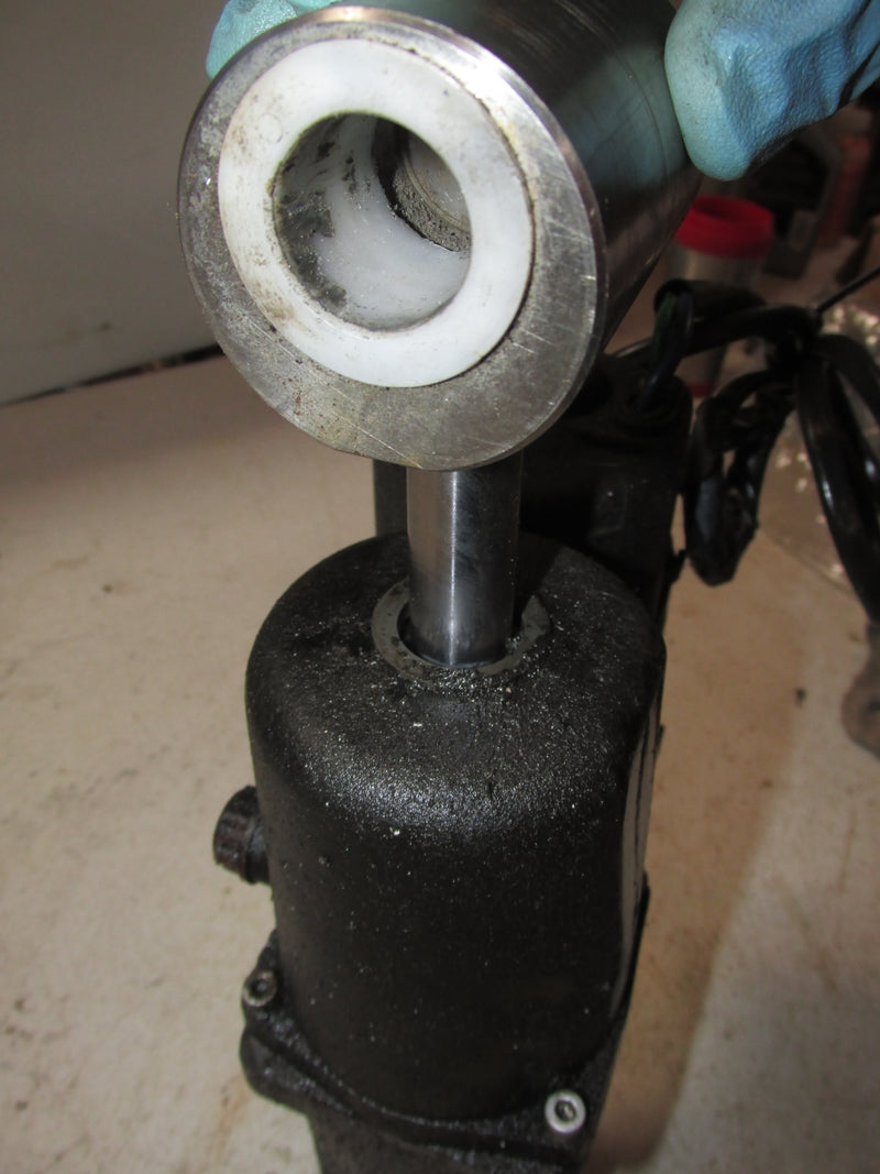 Suzuki DF70 70hp Outboard Tilt Trim Unit