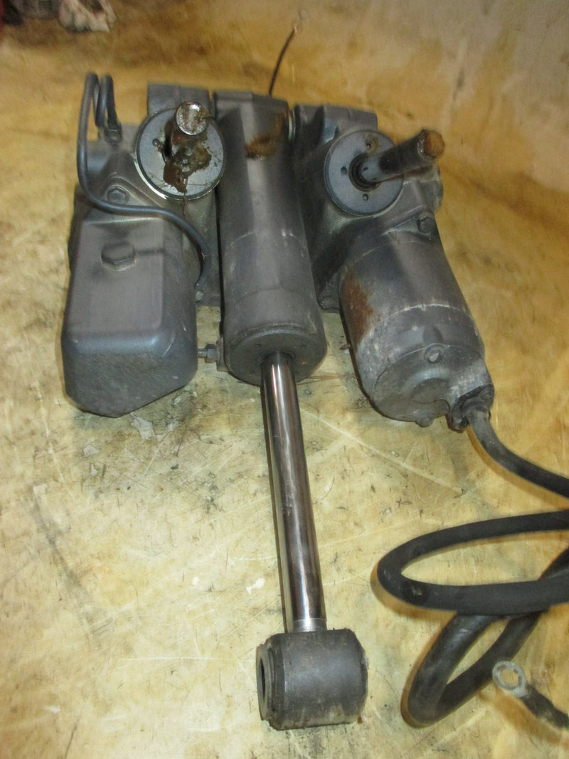 Yamaha 150hp 2 Stroke outboard Tilt Trim Unit