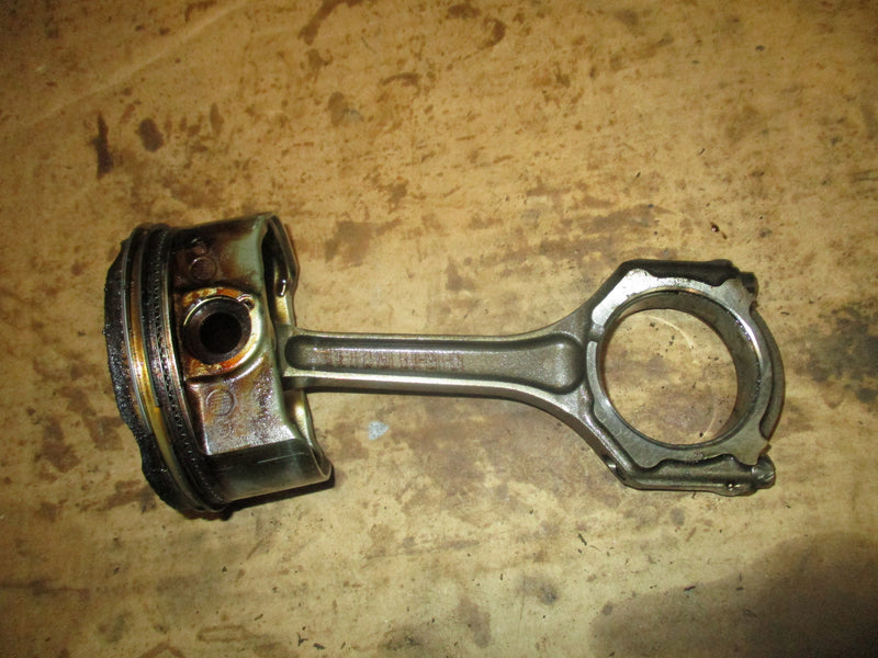 Yamaha 300hp 4 stroke outboard piston and rod (6CE-00)