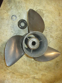 Load image into Gallery viewer, Yamaha 150hp 2 Stroke outboard Stainless Steel Propeller 13 3/4 X 17-M2
