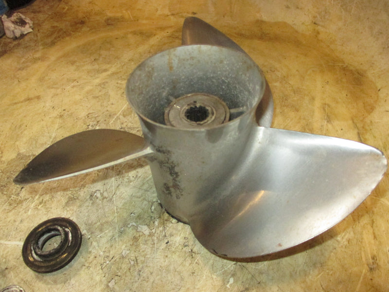 Yamaha 150hp 2 Stroke outboard Stainless Steel Propeller 13 3/4 X 17-M2