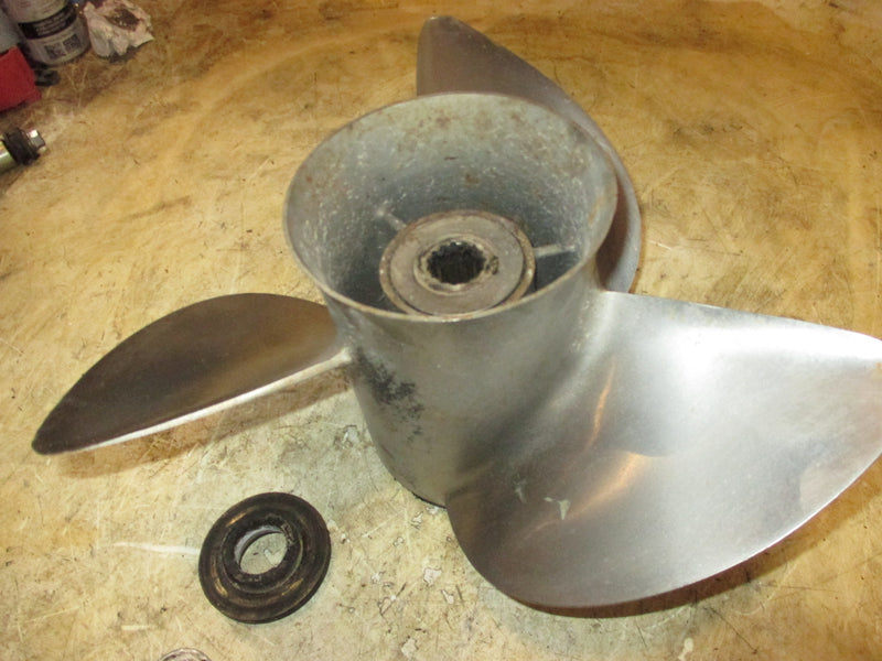 Yamaha 150hp 2 Stroke outboard Stainless Steel Propeller 13 3/4 X 17-M2