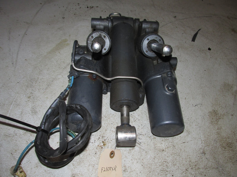 Yamaha 250hp 3.3L 4 Stroke Outboard Tilt Trim Unit