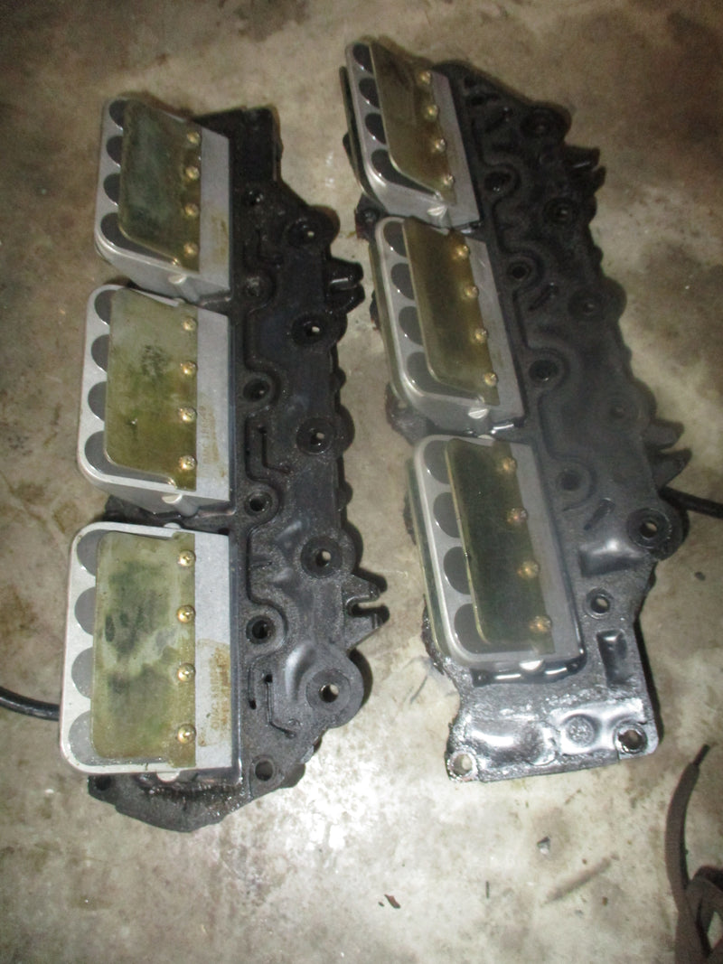 Evinrude 150hp outboard intake manifold w/ reeds (186549)