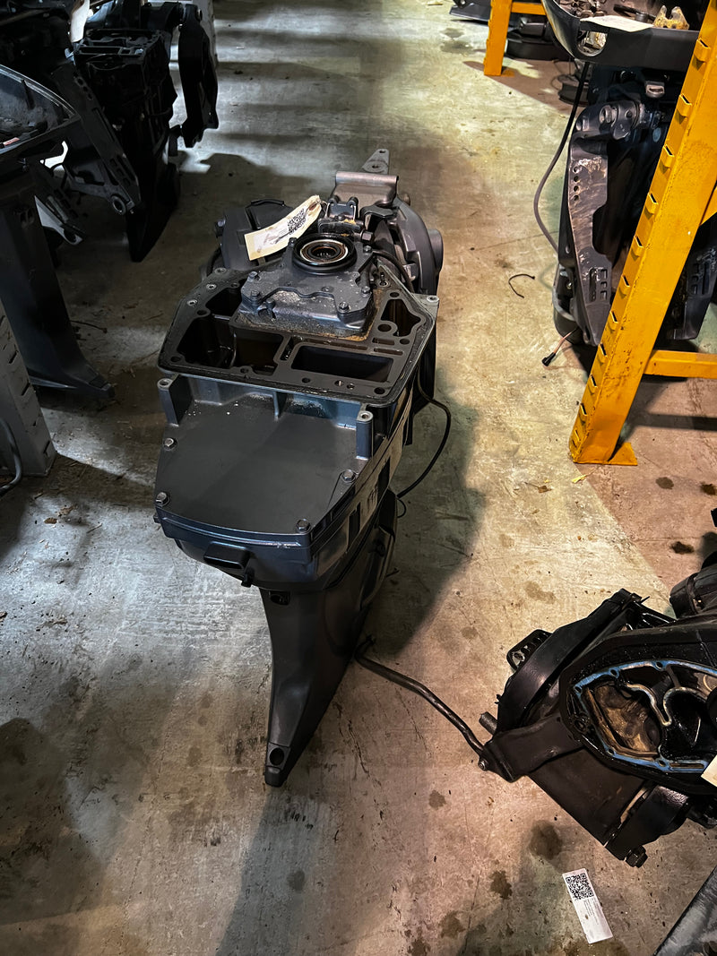 Yamaha 115hp 4 stroke outboard 25" midsection