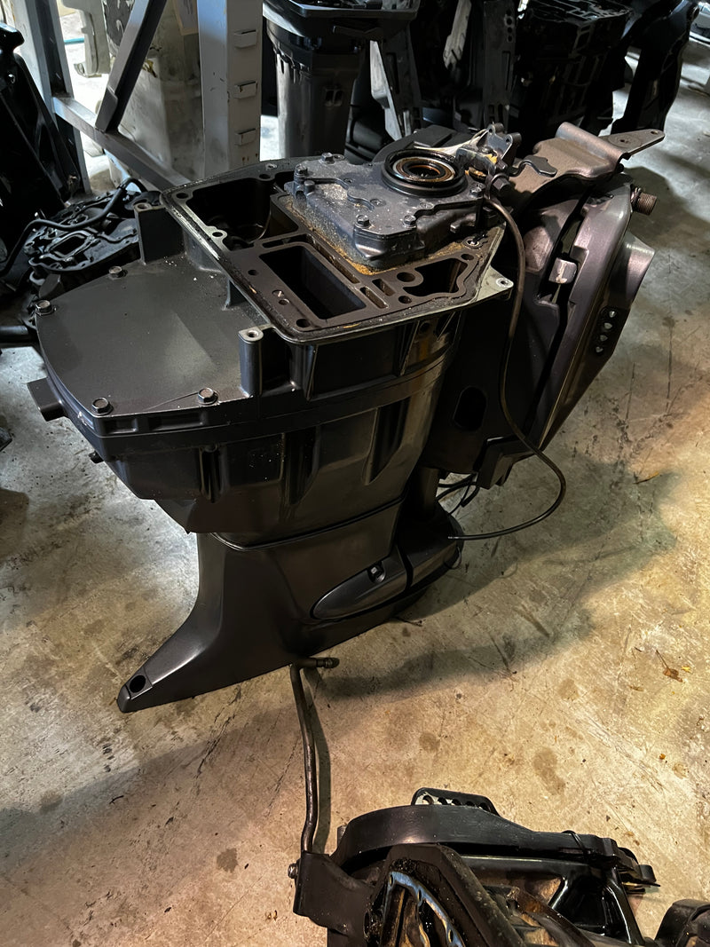 Yamaha 115hp 4 stroke outboard 25" midsection