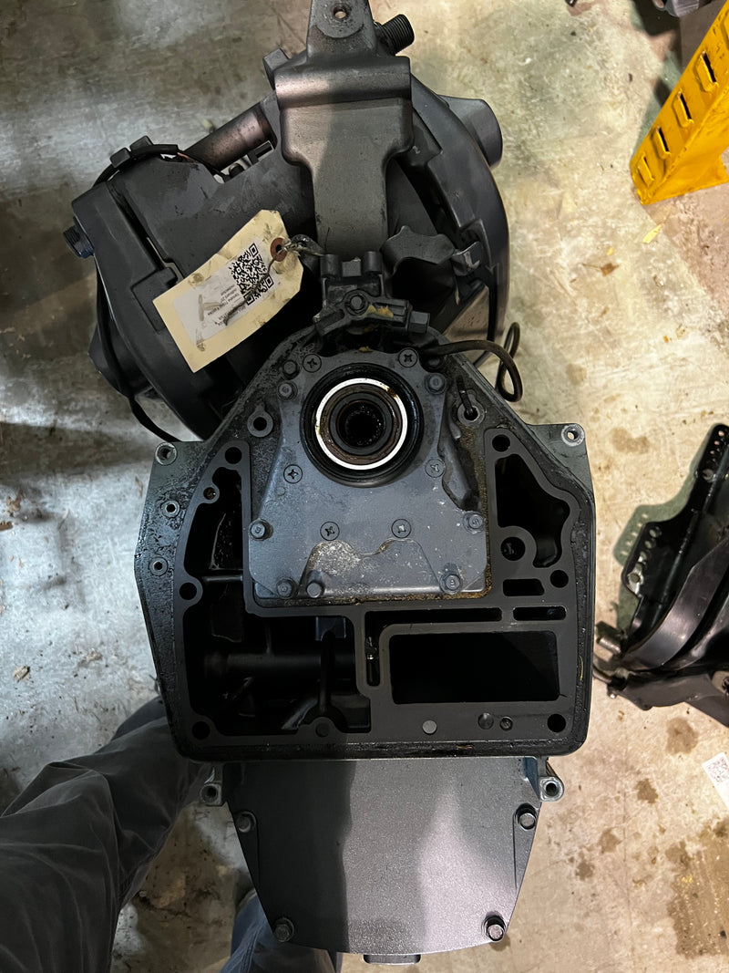 Yamaha 115hp 4 stroke outboard 25" midsection