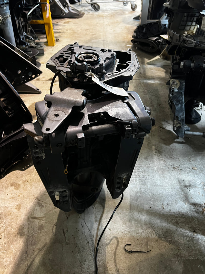 Yamaha 115hp 4 stroke outboard 25" midsection