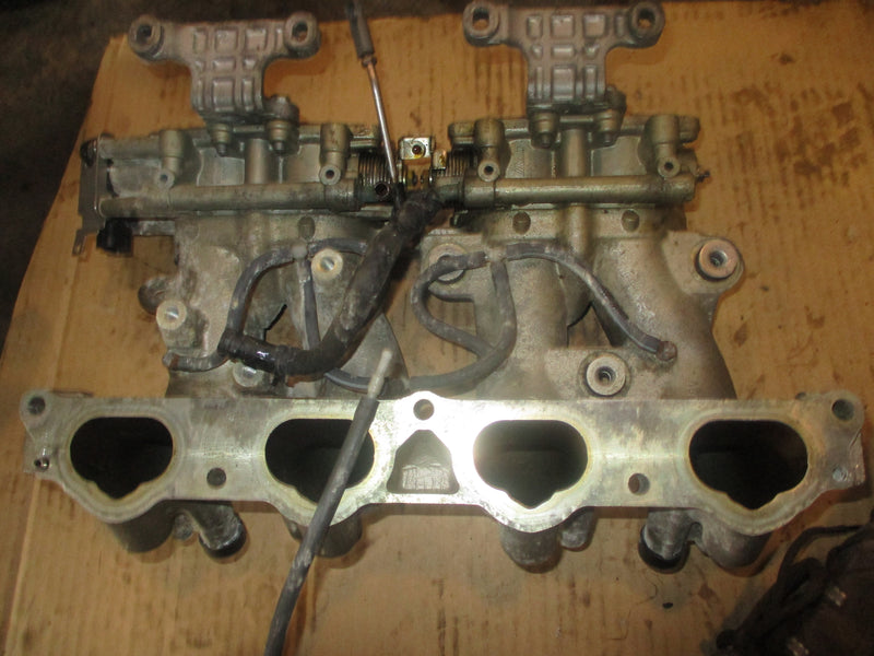 Yamaha 115hp 4 stroke outboard throttle body/ intake manifold (68V-13751-01-00)