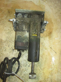 Load image into Gallery viewer, Mercury 115hp 2 stroke outboard Tilt Trim Unit
