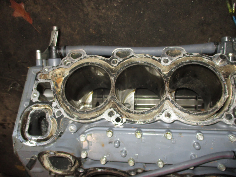Yamaha 3.3L 225hp 4 stroke outboard crankcase block