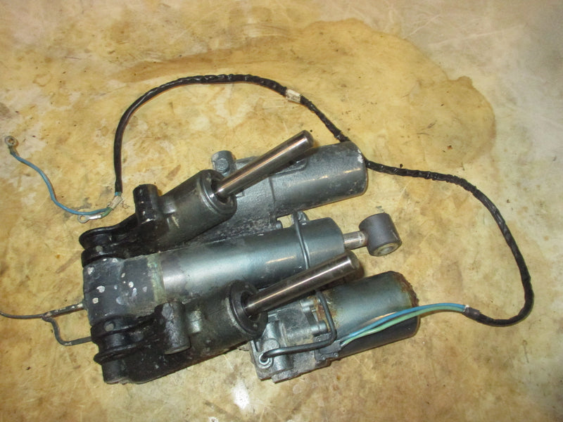Yamaha 3.3L 225hp 4 stroke outboard tilt trim unit