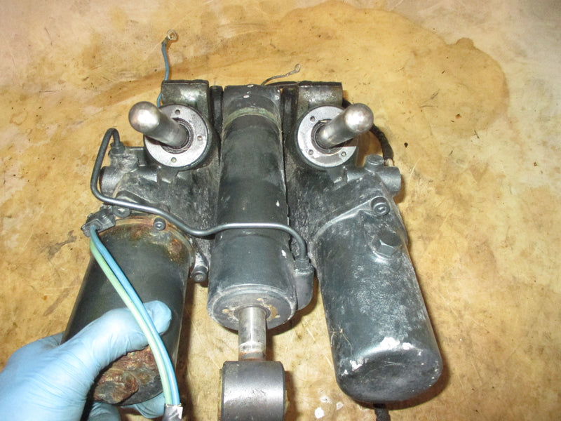Yamaha 3.3L 225hp 4 stroke outboard tilt trim unit